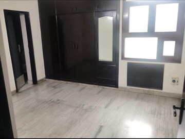 3.5 BHK Apartment For Rent in Mayur Vihar Phase 1 Extension