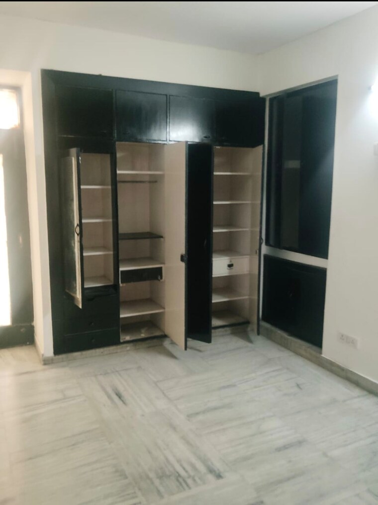 Room, mayur vihar phase 1 extension 3.5 Bedroom 1350 Sq.Ft. Apartment In Mayur Vihar Phase 1 Extension Delhi 9554398