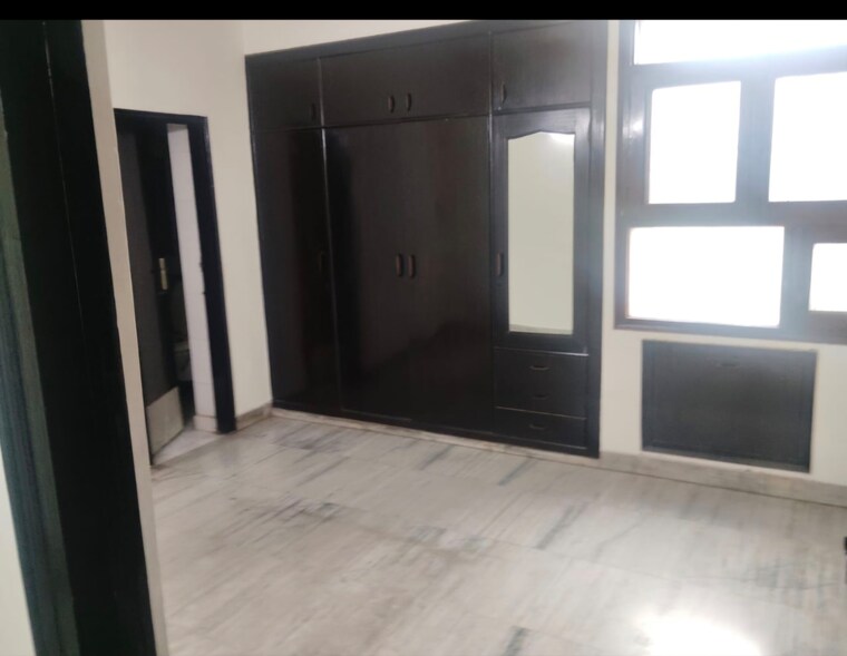 Room, mayur vihar phase 1 extension 3.5 Bedroom 1350 Sq.Ft. Apartment In Mayur Vihar Phase 1 Extension Delhi 9554398