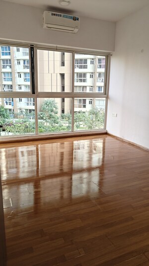 Room in 3 BHK Apartment at Hiranandani Highland, Powai – for Rent