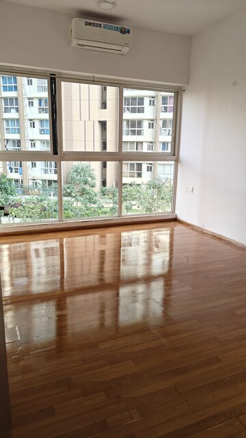 Room in 3 BHK Apartment at Hiranandani Highland, Powai – for Rent