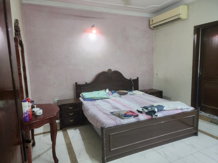 Bedroom, vasant kunj 3 Bedroom 1200 Sq.Ft. Apartment In Vasant Kunj Delhi 9554412