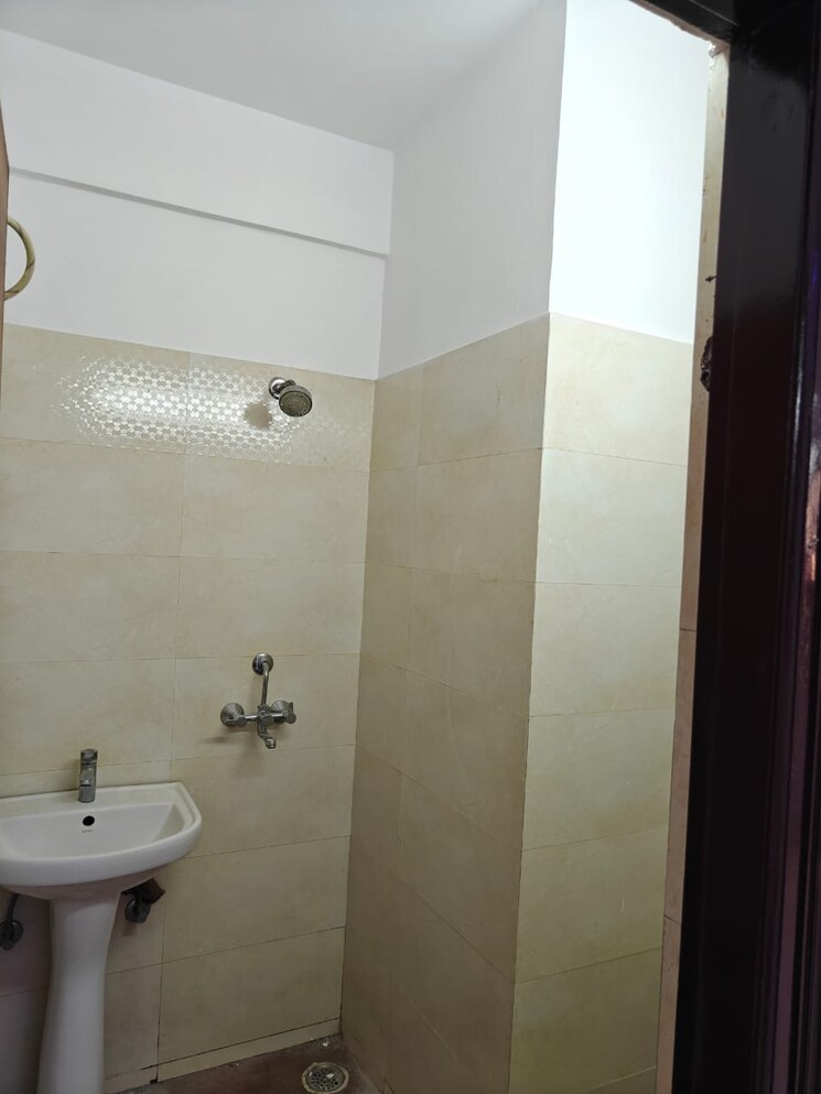 Attached Bathroom, dhakoli 3 Bedroom 122 Sq.Yd. Builder Floor In Dhakoli Zirakpur 9554416