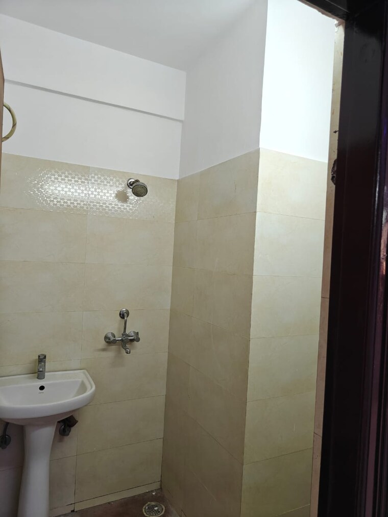 Attached Bathroom, dhakoli 3 Bedroom 122 Sq.Yd. Builder Floor In Dhakoli Zirakpur 9554416