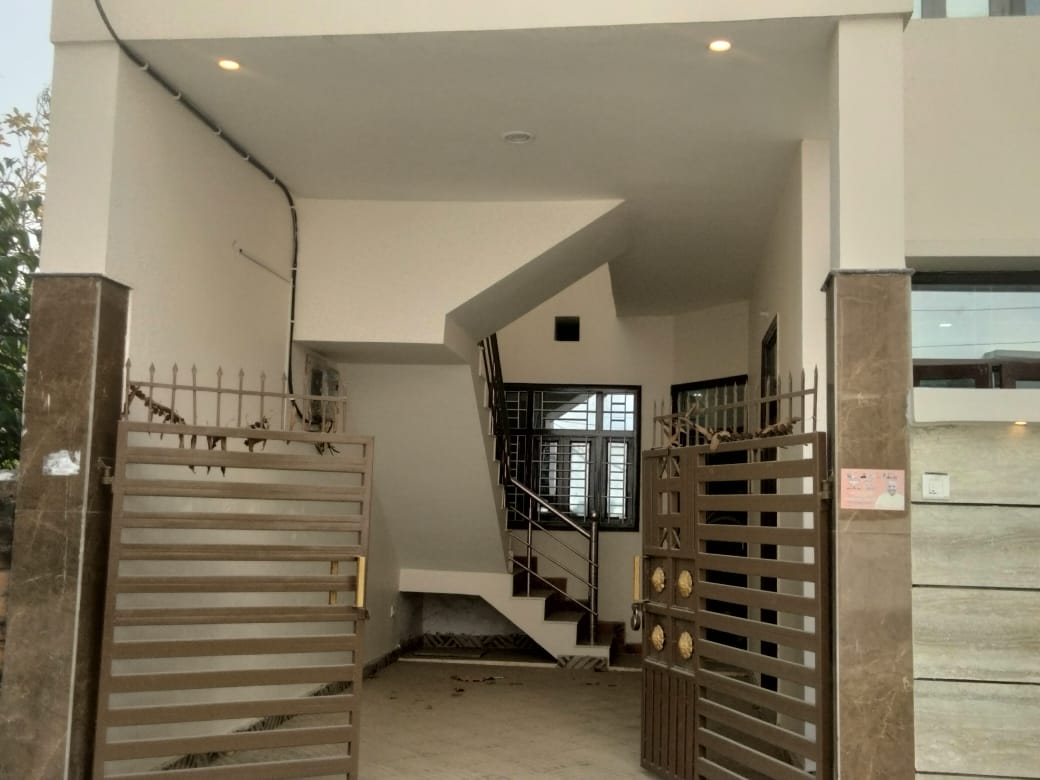 2 BHK + Extra Room Independent House For Rent in Mukut City Center