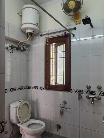 Bathroom in 5 BHK Builder Floor at Sheikh Sarai – for Rent