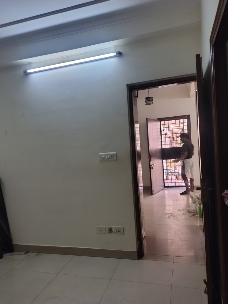 Room, sheikh sarai 5 Bedroom 2500 Sq.Ft. Builder Floor In Sheikh Sarai Delhi 9554424