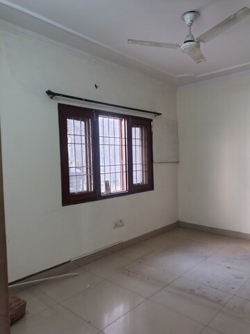 Furnished Amenities in 5 BHK Builder Floor at Sheikh Sarai – for Rent