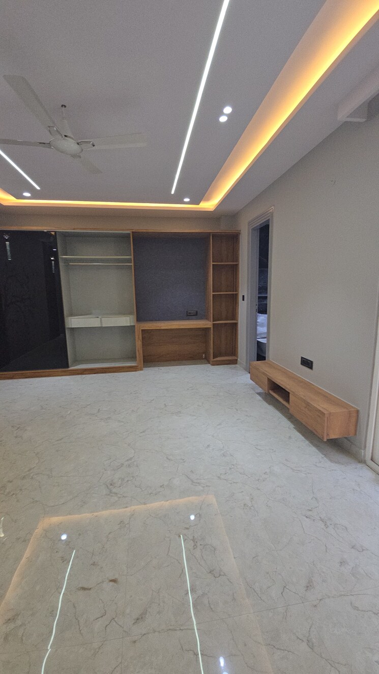 Room, green fields colony 4 Bedroom 260 Sq.Yd. Builder Floor In Green Fields Colony Faridabad 9554432