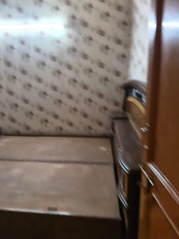 Furnished Amenities in 2.5 BHK Apartment at Mayur Vihar – for Rent