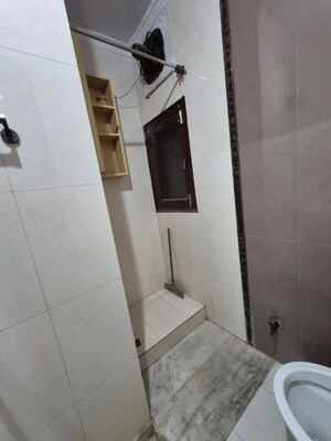 Furnished Amenities in 1.5 BHK Builder Floor at Mayur Vihar – for Rent