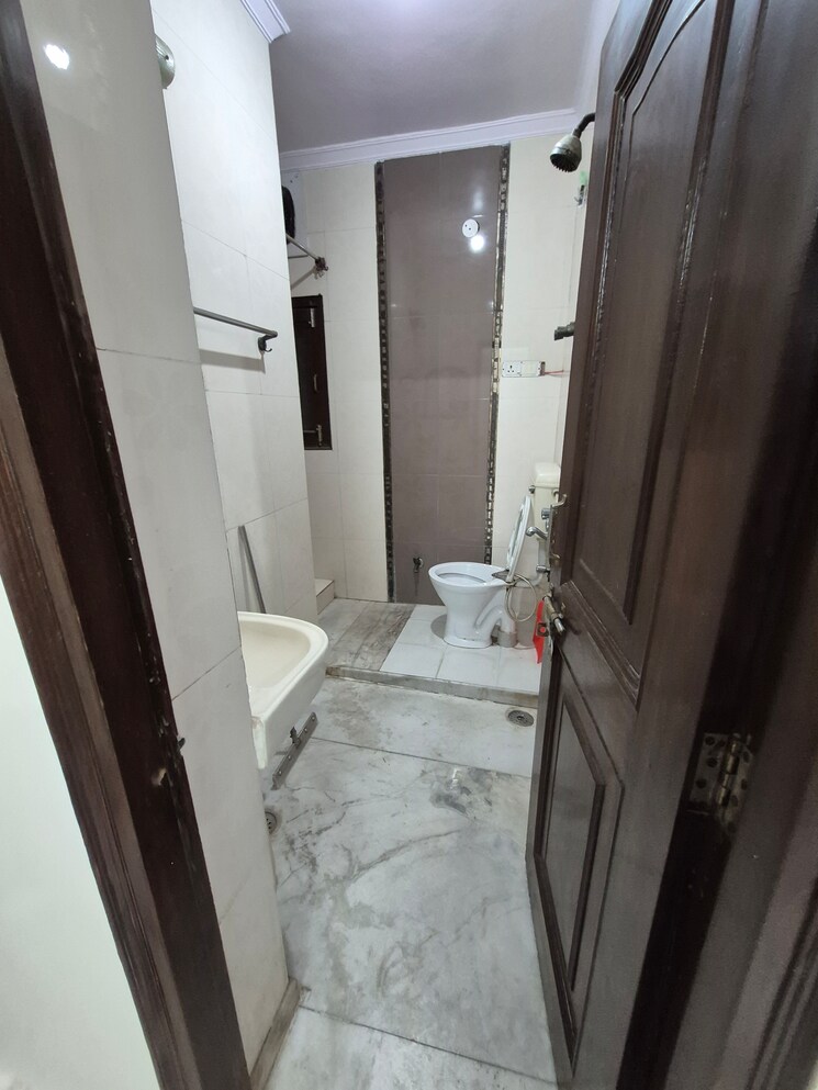 Bathroom, mayur vihar 1.5 Bedroom 450 Sq.Ft. Builder Floor In Mayur Vihar Delhi 9554445