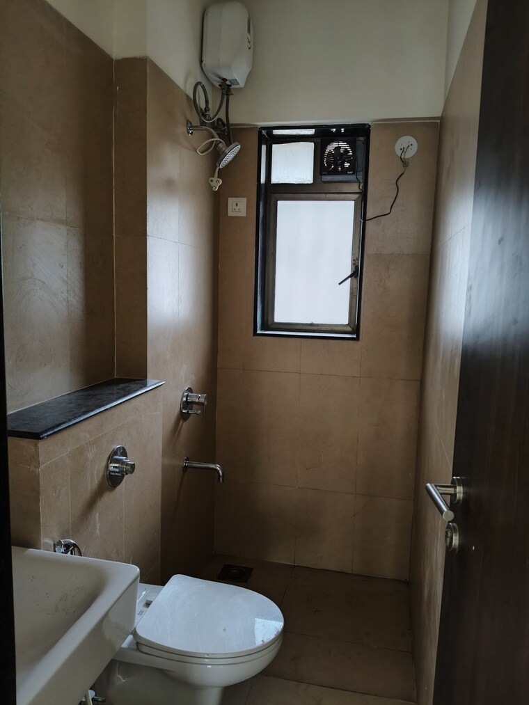 Bathroom, sheth-montana 2 Bedroom 710 Sq.Ft. Apartment In Mulund West Mumbai 9554488