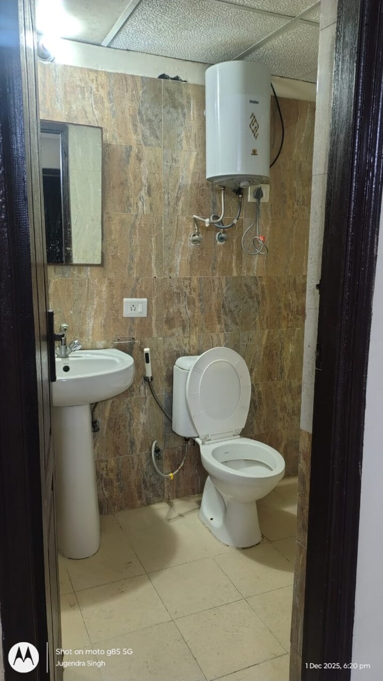 Bathroom, aims-golf-city 3.5 Bedroom 1550 Sq.Ft. Apartment In Sector 75 Noida 9554498