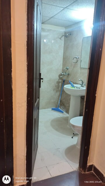 Bathroom in 3.5 BHK Apartment at Aims Golf City, Sector 75 – for Rent