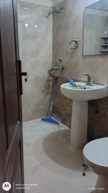 Bathroom in 3.5 BHK Apartment at Aims Golf City, Sector 75 – for Rent