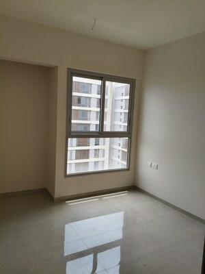 Room in 2 BHK Apartment at Piramal Vaikunth, Balkum Pada – for Sale