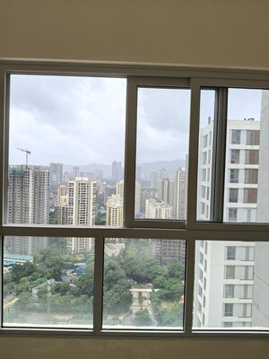 Room in 2 BHK Apartment at Piramal Vaikunth, Balkum Pada – for Sale