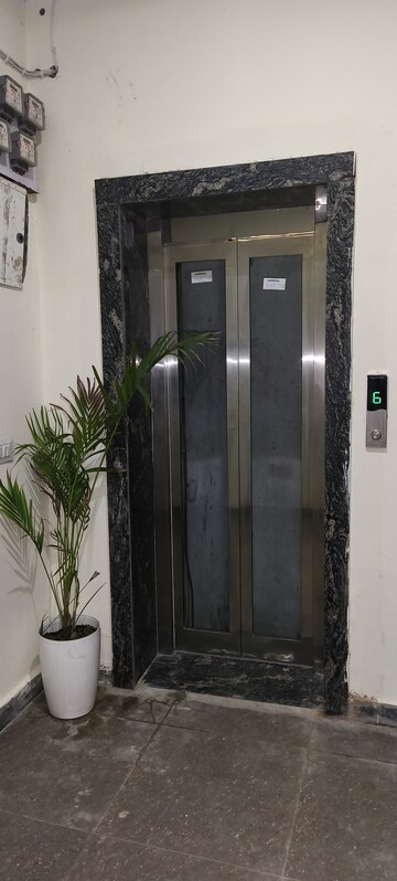 Building Lobby in 1 BHK Builder Floor at RWA Apartments Sector 50, Sector 50 – for Rent