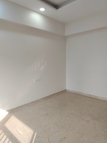 Room in 3 BHK Apartment at Kolte Patil Link Palace, Santacruz West – for Rent