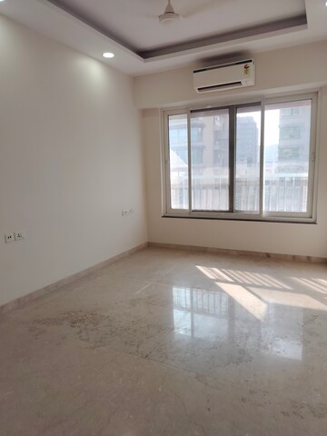 Room in 3 BHK Apartment at Kolte Patil Link Palace, Santacruz West – for Rent