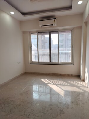 Room in 3 BHK Apartment at Kolte Patil Link Palace, Santacruz West – for Rent