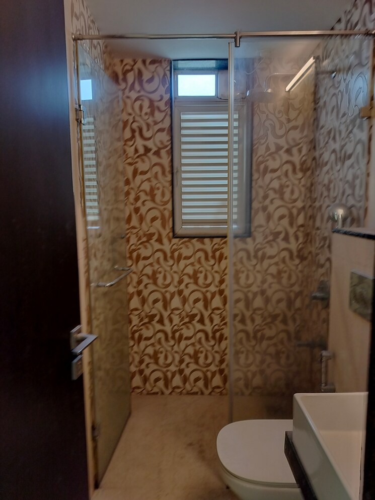 Bathroom, kolte-patil-link-palace 3 Bedroom 1140 Sq.Ft. Apartment In Santacruz West Mumbai 9554535