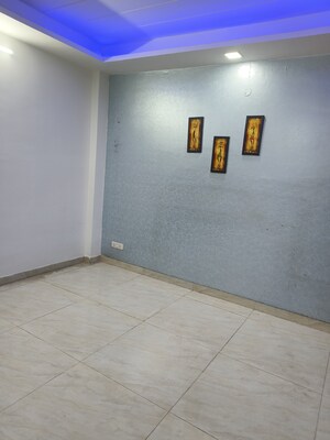 Room in 3.5 BHK Builder Floor at Vipul World Floors, Sector 48 – for Rent