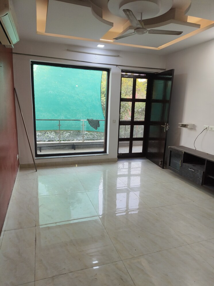 Room, vipul-world-floors 3.5 Bedroom 2000 Sq.Ft. Builder Floor In Sector 48 Gurgaon 9554536