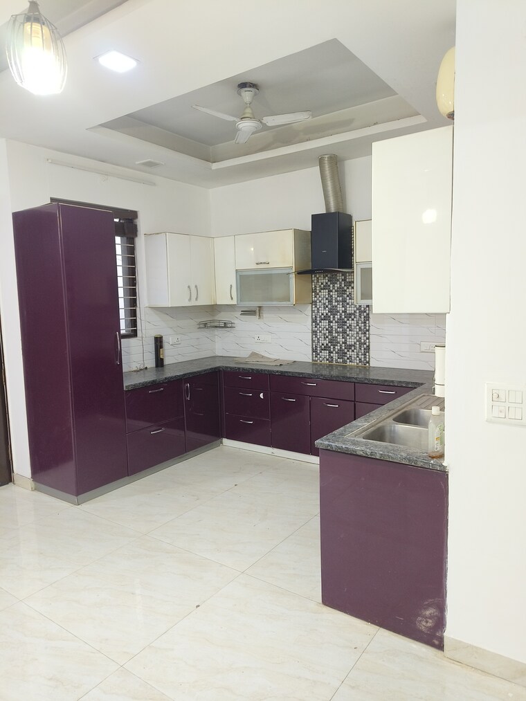 Kitchen, vipul-world-floors 3.5 Bedroom 2000 Sq.Ft. Builder Floor In Sector 48 Gurgaon 9554536