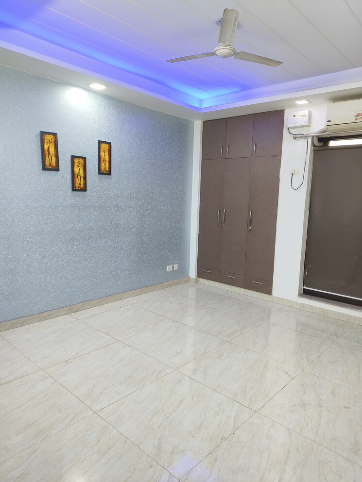 Room, vipul-world-floors 3.5 Bedroom 2000 Sq.Ft. Builder Floor In Sector 48 Gurgaon 9554536