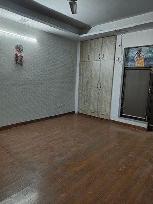 Room in 3.5 BHK Builder Floor at Vipul World Floors, Sector 48 – for Rent