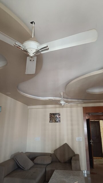 Furnished Amenities in 3.5 BHK Apartment at Aims Golf City, Sector 75 – for Sale