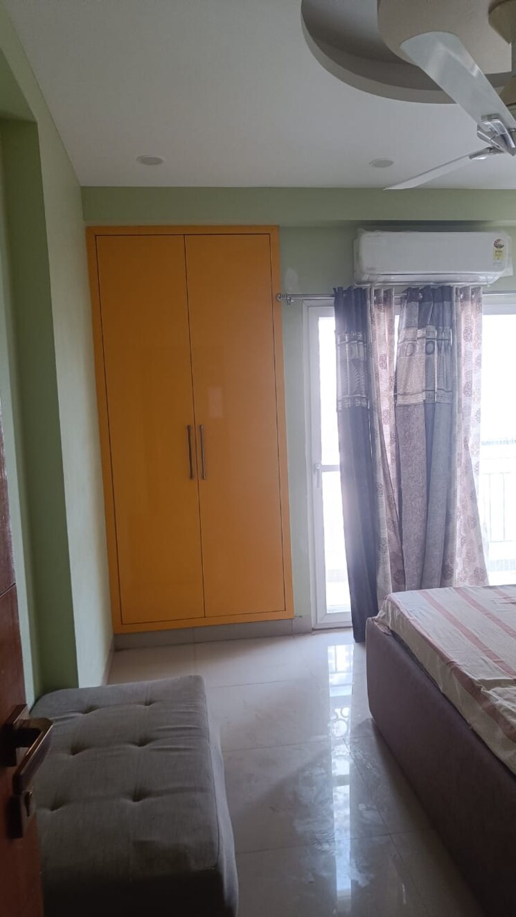 Room, aims-golf-city 3.5 Bedroom 1550 Sq.Ft. Apartment In Sector 75 Noida 9554528