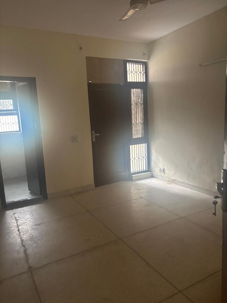 Room, sector 23a 4 Bedroom 1500 Sq.Ft. Independent House In Sector 23a Gurgaon 9554530