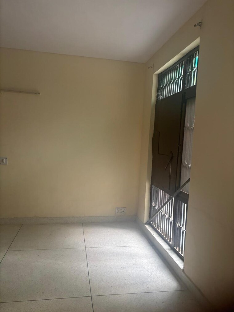 Room, sector 23a 4 Bedroom 1500 Sq.Ft. Independent House In Sector 23a Gurgaon 9554530