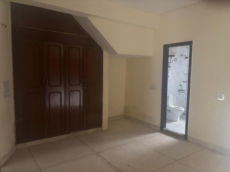 Room, sector 23a 4 Bedroom 1500 Sq.Ft. Independent House In Sector 23a Gurgaon 9554530