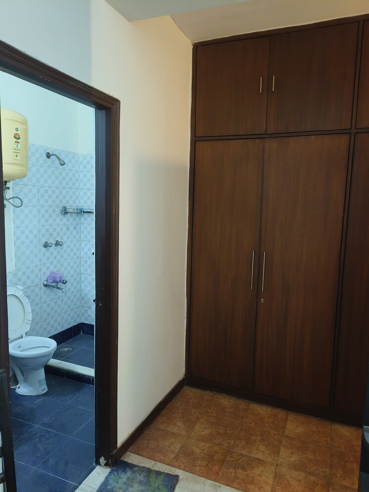 Room, unitech-south-city-ii 3 Bedroom 2000 Sq.Ft. Builder Floor In Sector 50 Gurgaon 9554553