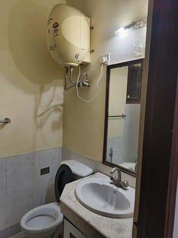 Bathroom in 3 BHK Builder Floor at Unitech South City II, Sector 50 – for Rent