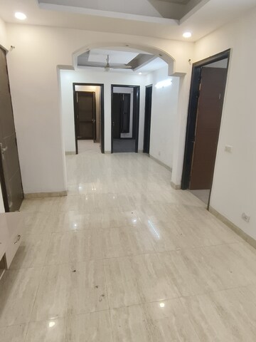 Living Room in 2.5 BHK Builder Floor at Vipul World Floors, Sector 48 – for Rent
