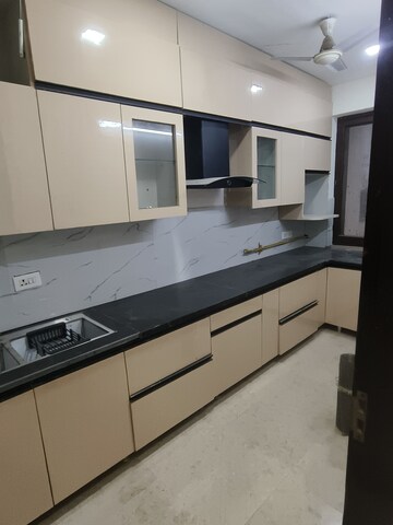 Kitchen in 2.5 BHK Builder Floor at Vipul World Floors, Sector 48 – for Rent