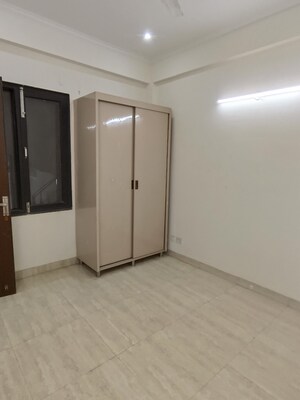 Room in 2.5 BHK Builder Floor at Vipul World Floors, Sector 48 – for Rent