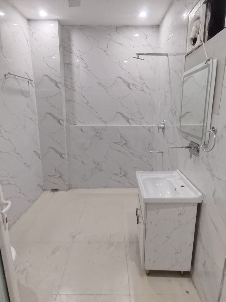 Bathroom, vipul-world-floors 2.5 Bedroom 1700 Sq.Ft. Builder Floor In Sector 48 Gurgaon 9554575