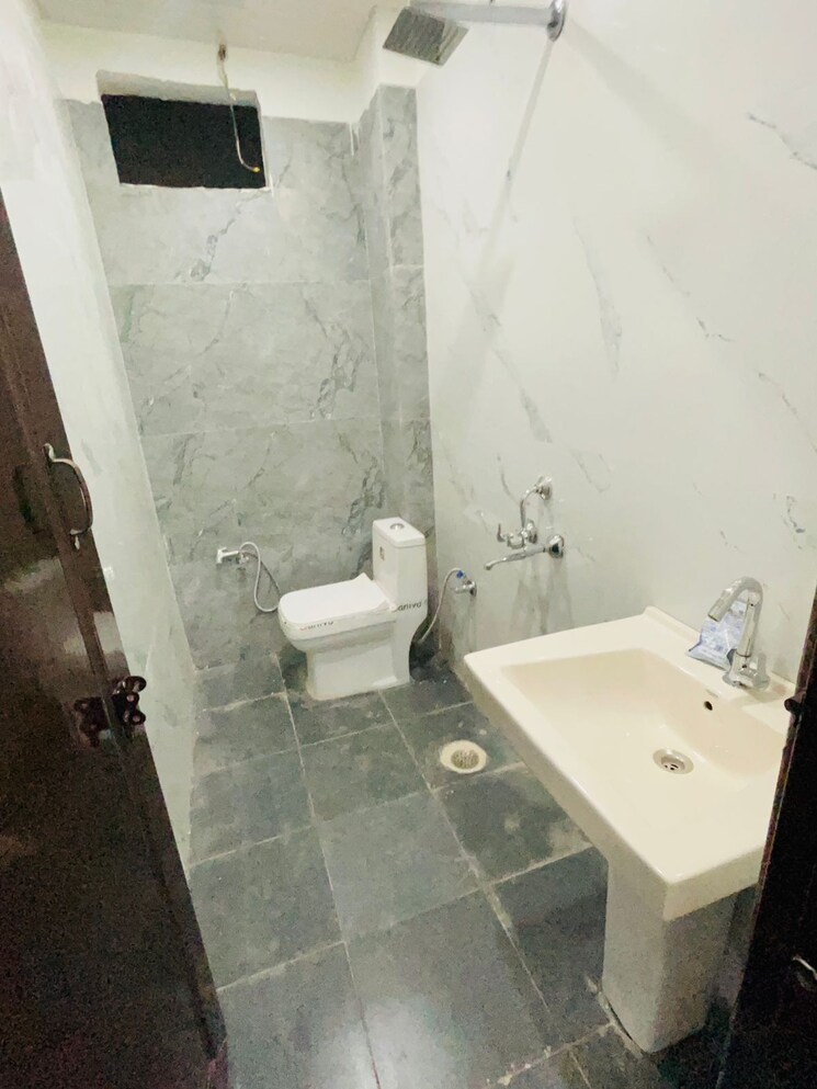 Bathroom, sector 23a 3 Bedroom 2000 Sq.Ft. Builder Floor In Sector 23a Gurgaon 9554568