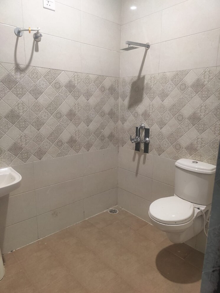 Bathroom, dhakoli 3 Bedroom 1200 Sq.Ft. Builder Floor In Dhakoli Zirakpur 9554572