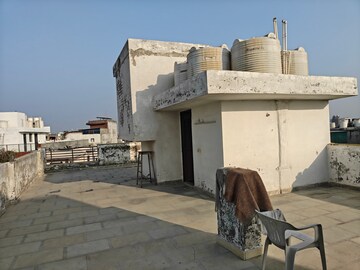 Terrace in 3 BHK Builder Floor at Mukherjee Nagar – for Sale