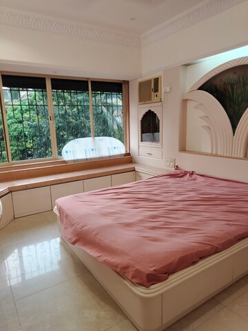Bedroom in 3 BHK Apartment at Khar West – for Rent