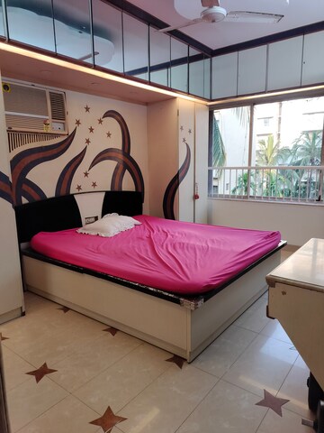 Bedroom in 3 BHK Apartment at Khar West – for Rent