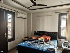 Master Bedroom in 3 BHK Builder Floor at Mukherjee Nagar – for Sale