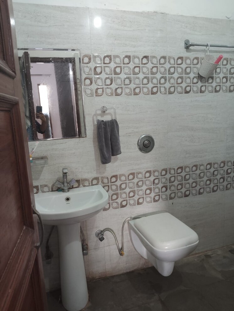 Bathroom, guru-nanak-enclave 2 Bedroom 1000 Sq.Ft. Builder Floor In Dhakoli Zirakpur 9554585